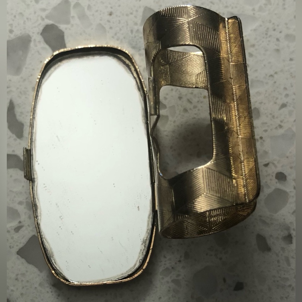 1950s Vintage Lipstick Holder with Flip up Mirror Gold Tone with Etching - Picture 5 of 6